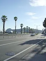 ホテルの前の道路